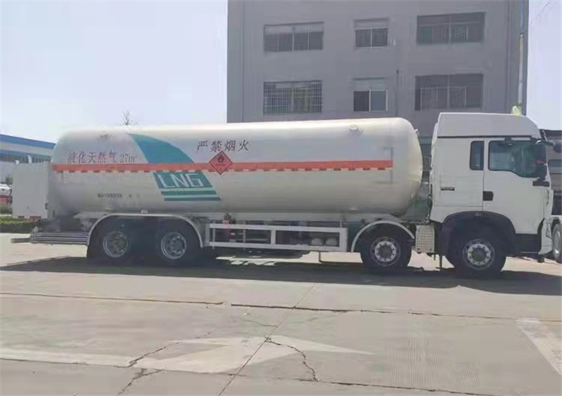 重汽前四后八氣罐車