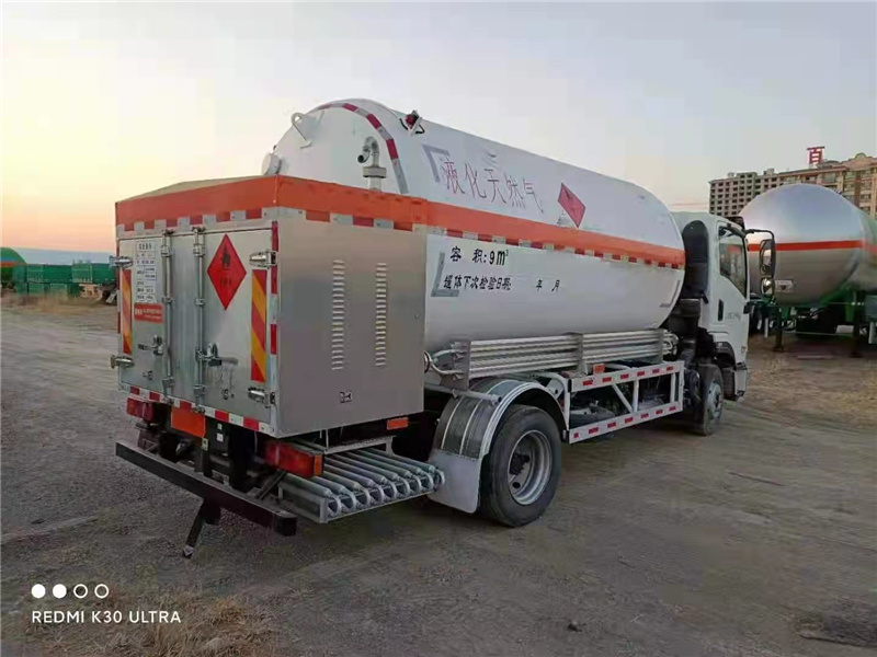 東風(fēng)專底單橋氣罐運輸車