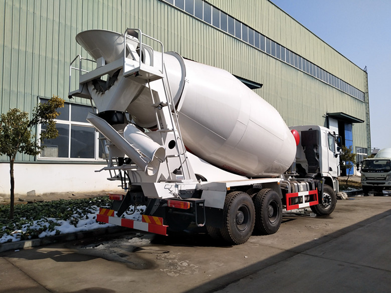 聯(lián)合重卡15方混凝土攪拌車(chē)