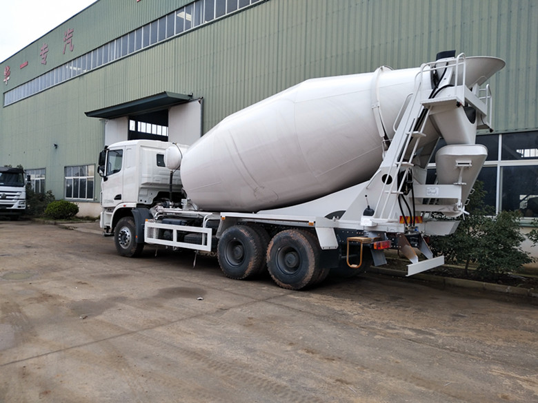 聯(lián)合重卡15方混凝土攪拌車(chē)